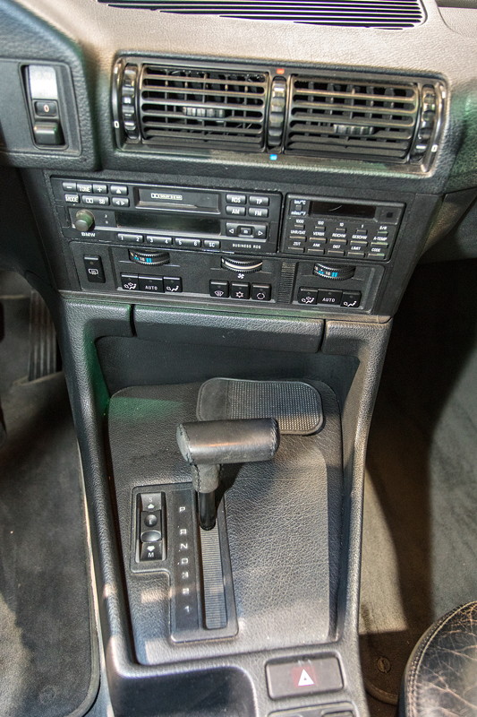BMW 535i (E34), Mittelkonsole mit Automatik-Whlhebel