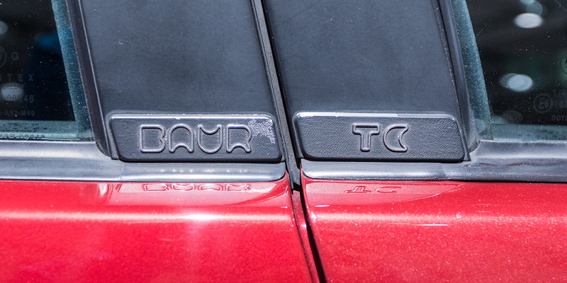 BMW 320i Baur Topcabriolet TC4 (E36), Baur Logo auf der B-Säule