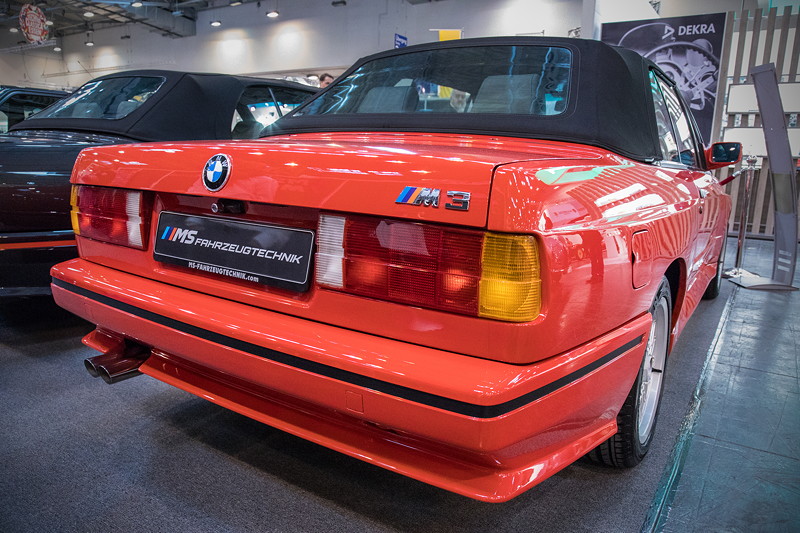BMW M3 Cabrio (E30) in rot. Das Auto wurde bereits am Previewtag der Techno Classica verkauft.