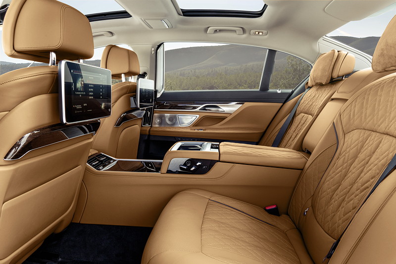 BMW 750Li xDrive (G12 LCI), Executive Lounge und Fond Entertainment Professional im Fond
