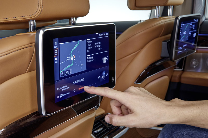 BMW 750Li xDrive (G12 LCI), Fond Entertainment Experience nun mit Touch Screen Monitoren