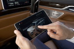 BMW 750Li xDrive (G12 LCI), BMW Touch Comand, ein Samsung Tablet, im Fond
