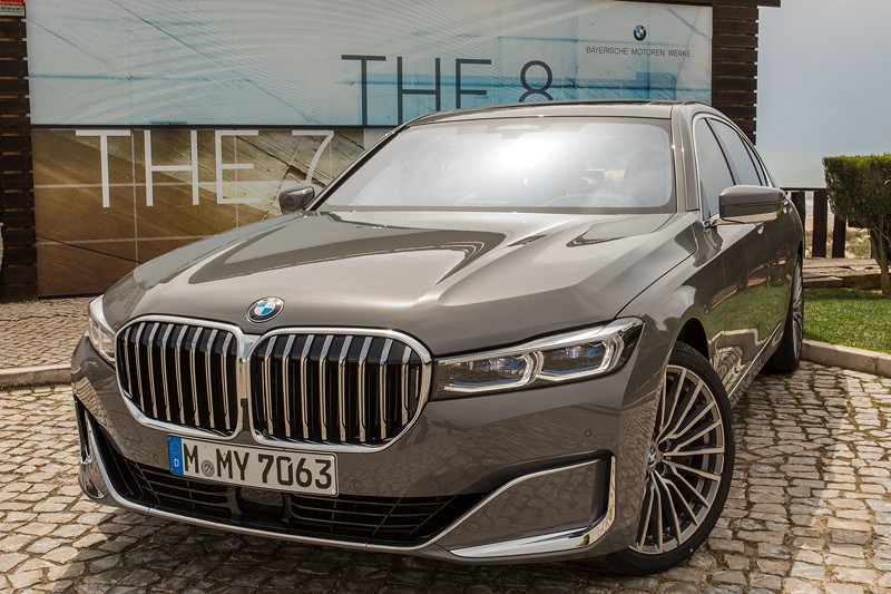 BMW 750Li xDrive (G12 LCI) an der Guarita Terrace Praia Verde
