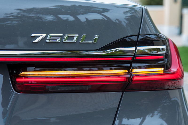 BMW 750Li xDrive (G12 LCI), Typschild auf der Heckklappe