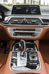 BMW M760Li xDrive (G12 LCI), Mittelkonsole, vorne