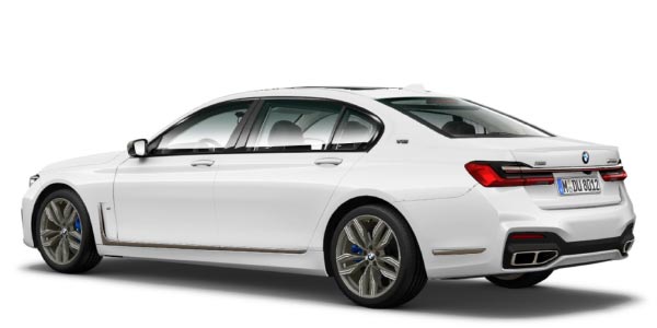 BMW M760Li (G12, Facelift 2019) in alpinweiß, mit Hochglanz-Shadowline, die Endrohre sind auch hier etwas breiter gezogen