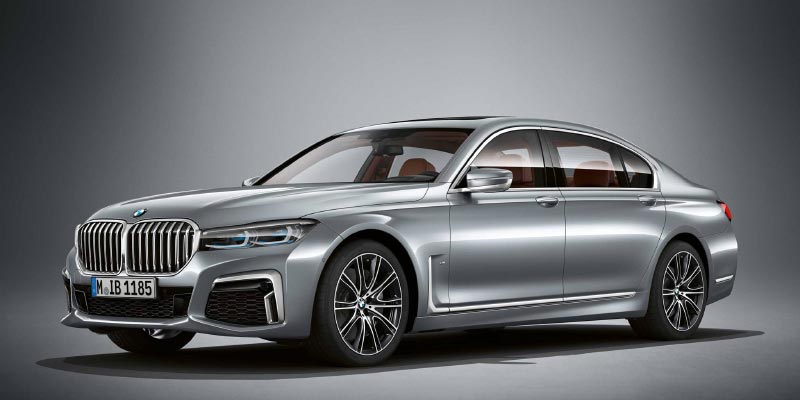 BMW M760Li in BMW Individual Pure metal silver