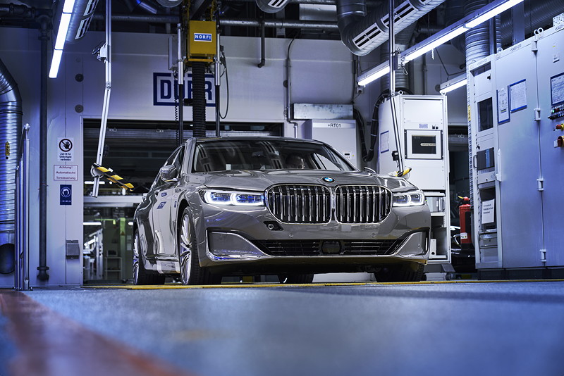 Die neue BMW 7er Limousine in der Prfzone im BMW Group Werk Dingolfing.