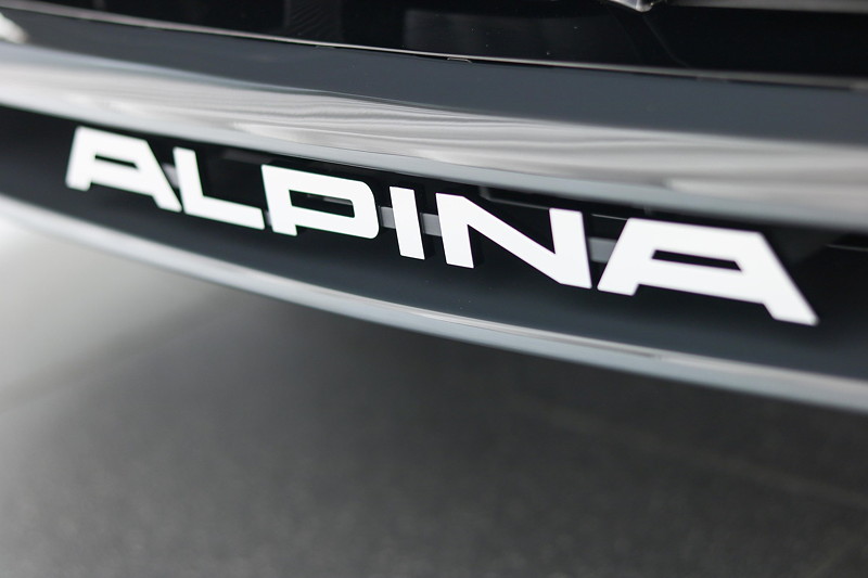 Alpina B7, 'schwebendes' Alpina Logo in der Frontschrze.