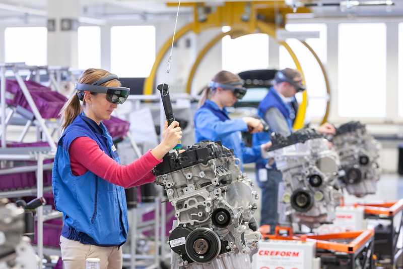  AR-gesttztes Training in der BMW Group Produktionsakademie: Motoren-Montage