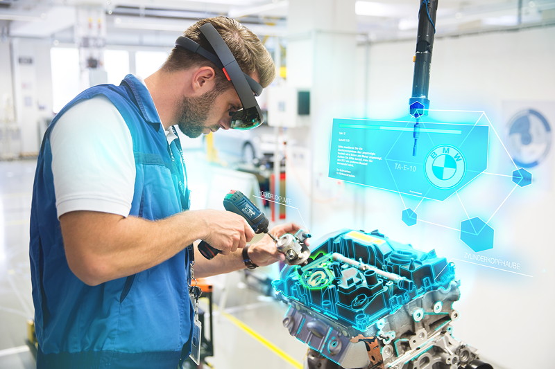 AR-gesttztes Training in der BMW Group Produktionsakademie: Motoren-Montage