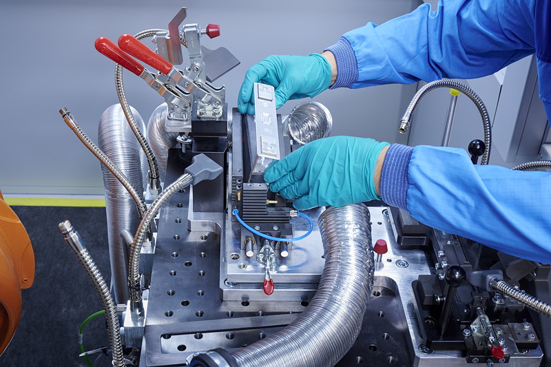 Kompetenzzentrum Batteriezelle: Schwei�en des Zellgeh�uses