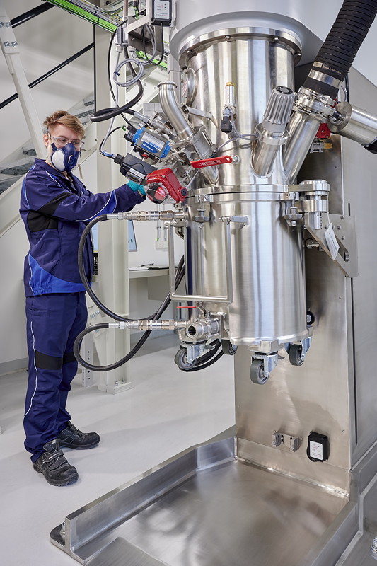 Kompetenzzentrum Batteriezelle: Dosieren und Mischen der Elektrodenpaste