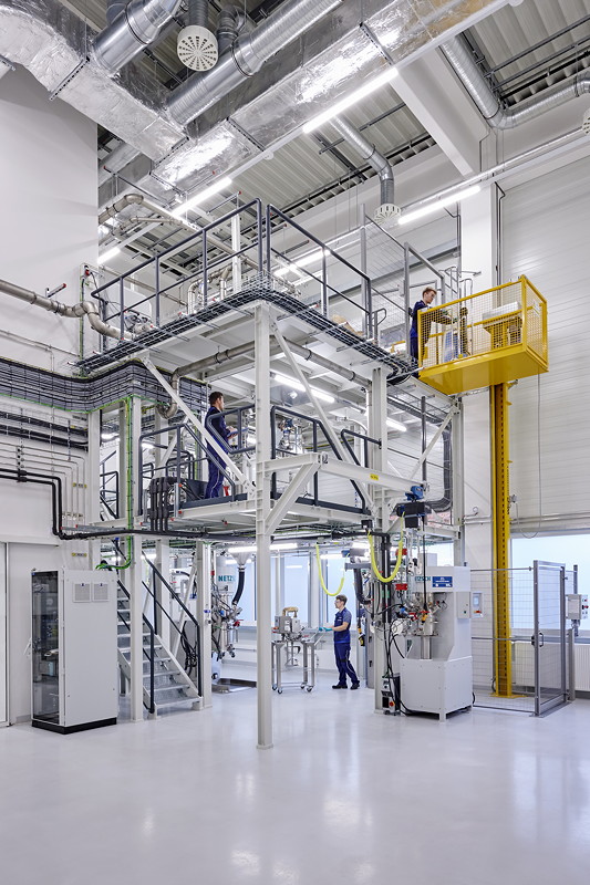 Kompetenzzentrum Batteriezelle: Dosieren und Mischen der Elektrodenpaste