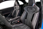 Der neue BMW M 2 CS, mit Leichtbau M Sportsitze aus dem BMW M4 CS mit Schalen-Charakter und integrierten Kopfsttzen mit BMW M Streifen.