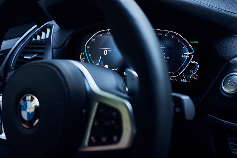 BMW X3 xDrive30e, Live Cockpit Professional