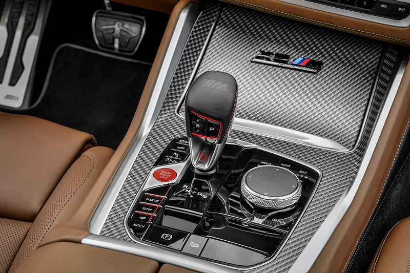 Foto: Der neue BMW X5 M Competition (F95). Mittelkonsole mit  Automatik-Schalthebel. (vergrößert)