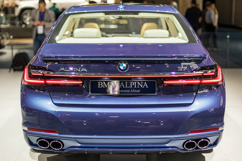 Alpina B7: Die Heckansicht ist bis auf die Sch�rze mit den Doppel-Rund-Abgasrohren und dem Fl�gel unver�ndert.