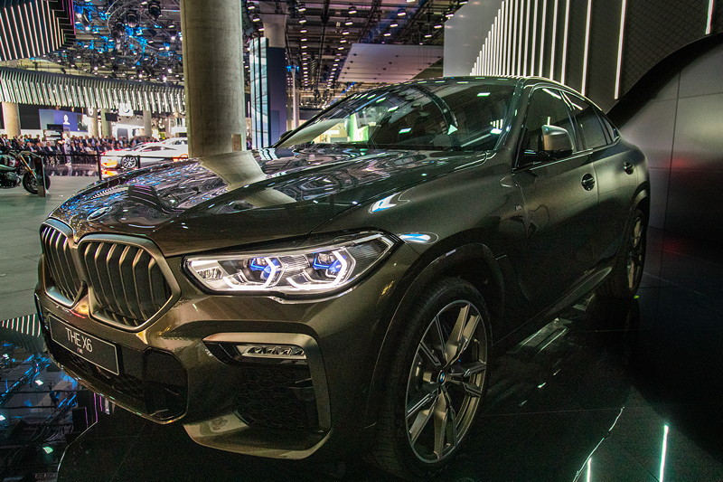 BMW X6 M50i xDrive, mit 'provokanten Propertionen', so wie es in der Preisliste zu lesen ist.