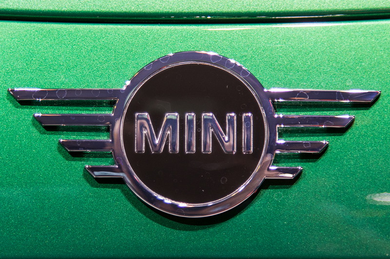 MINI 60 Years Edition, neues MINI Logo (vorgestellt auf der letzten IAA 2017)