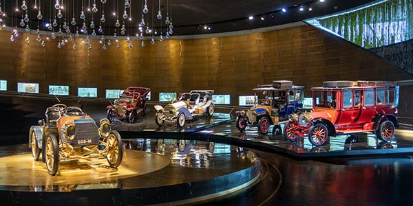 Mercedes-Benz Museum Stuttgart, Mythos 2: Die Geburt der Marke