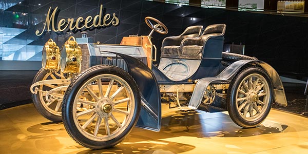 Mercedes Simplex 40 PS, der älteste noch erhaltene Mercedes, der direkte Nachfolger des von Wilhelm Maybach konstruierten Mercedes 35 PS. 4-Zyl., 40 PS, 80 km/h. 