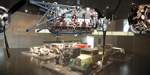 Mercedes-Benz Museum Stuttgart, Mythos 3: Umbrüche - Diesel und Kompressor