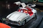 Mercedes-Benz 300 SL Coupé. Der 1954 präsentierte 300 SL Seriensportwagen basiert auf der erfolgreichen Rennsport­version von 1952.