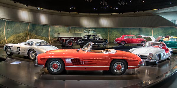 Mercedes-Benz Museum Stuttgart, Mythos 4: Wunderjahre - Form und Vielfalt