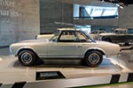 Mercedes-Benz 230 SL, im Volksmund wird der Typ 230 SL bald nur noch 'Pagode' genannt, weil sein Hardtop an die Dachform der gleichnamigen asiatischen Tempel erinnert.