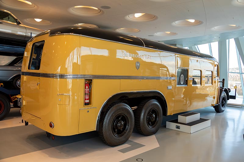 Mercedes-Benz O 10000 mobiles Postamt. 6 Zyl., 12l Hubraum, 150 PS, vmax: 65 km/h, Stckzahl zw. 1937-1941: 386.