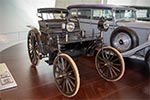 Daimler Motor-Straßenwagen. Weiterentwicklung des 'Stahlradwagens', 1892 das erste Auto, das die Daimler-Motoren-Gesellschaft (DMG) verkauft. Moulay Hassan I., von 1873 bis 1894 Sultan von Marokko ist erster Monarch dieses Typs.