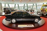 Mercedes-Benz 190 E 2.3 von Nicolas Cage gekauft in 1993. Mit AMG Drivers Package, seitlich und hinten verdunkelte Scheiben. Das orig. Kassetten-Radio ist bis heute Teil der umfangreichen Ausstattung.