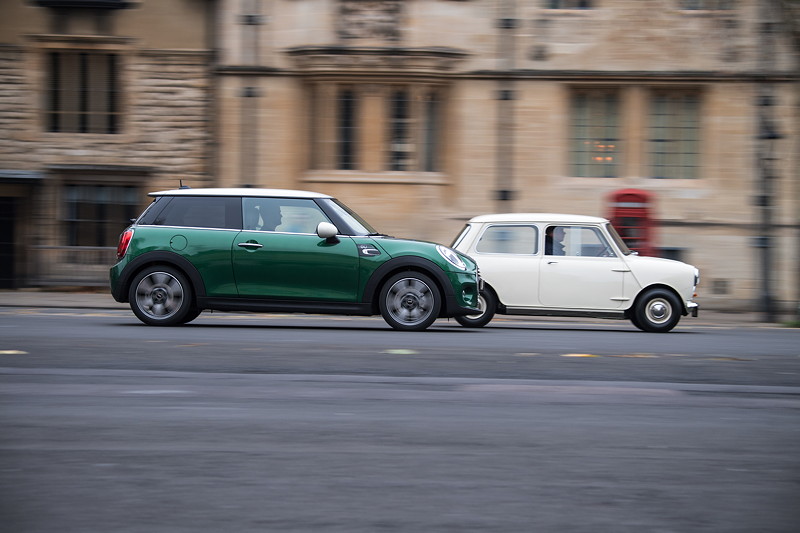 MINI 60 Years Edition und 1959 Morris Mini-Minor.