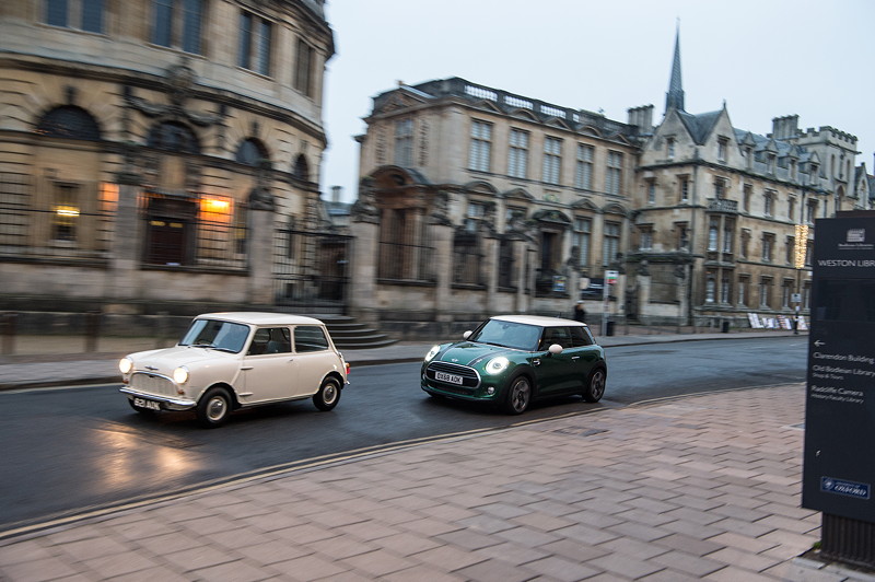 MINI 60 Years Edition und 1959 Morris Mini-Minor.