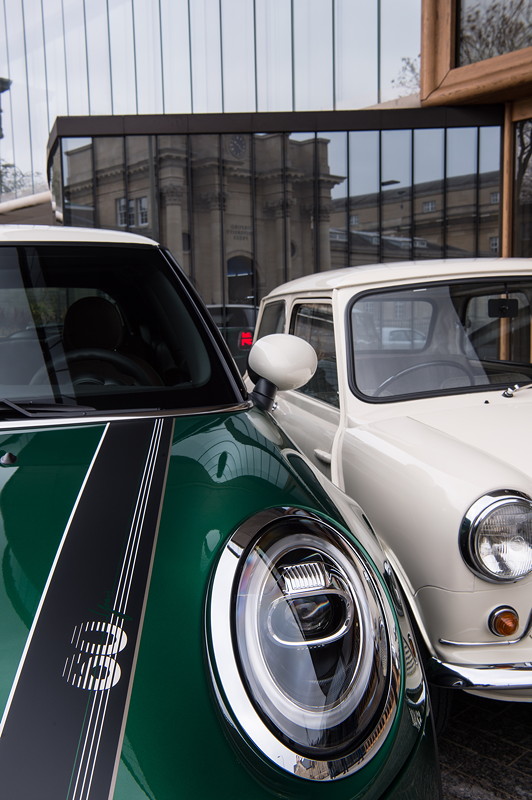 MINI 60 Years Edition und 1959 Morris Mini-Minor.