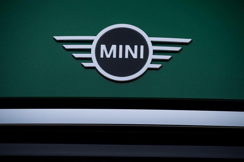 MINI Cooper 60 Years Edition 3-Tuerer, MINI Logo