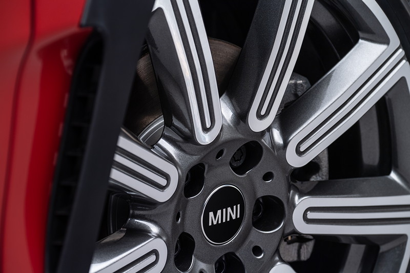 MINI Cooper S Clubman (Facelift 2019), neues Leichtmetallrad.