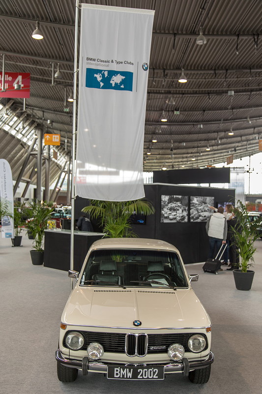 BMW 2002 L auf dem BMW Club Gemeinschaftsstand, Retro Classics 2019 in Stuttgart