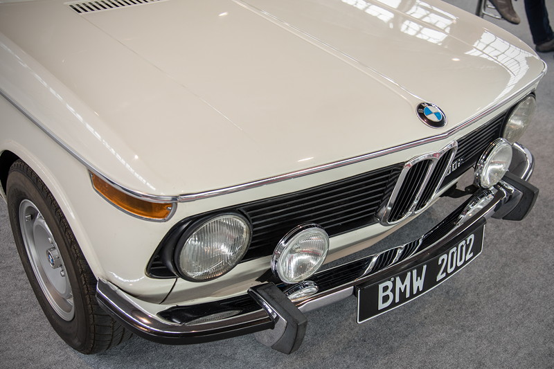BMW 2002 L in der Farbe 'chamonix', Baujahr 1975