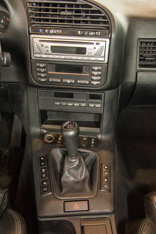 BMW 320i Cabrio (E36), Mittelkonsole, 5-Gang-Handschalter