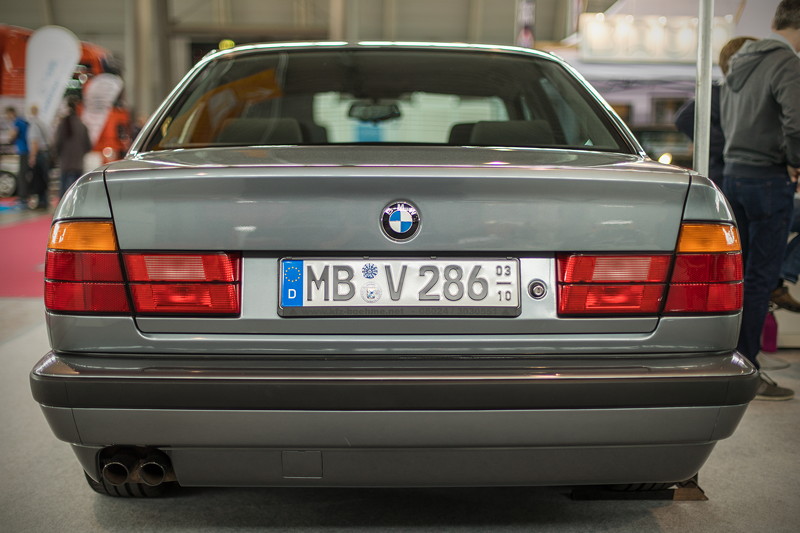 BMW 540i, 250 km/h schnell, mit viel hnlichkeit zum BMW 7er (E32)