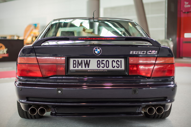 BMW 850 CSi mit markanterem Heck im Vergleich zum 'normalen' 850i, mit grossem Heckflgel und aufflligem Heckspoiler, runde Doppel-Endrohre