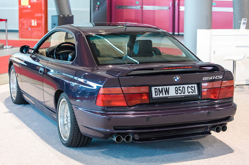 BMW 850 CSi, ausgestellt auf dem BMW Club Gemeinschaftsstand auf der Retro Classics 2019 in Stuttgart
