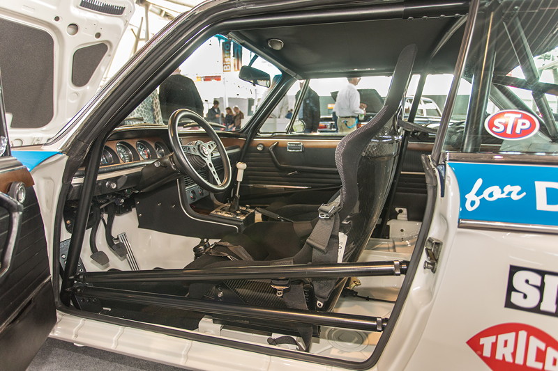 BMW 3.0 CSi, Blick in den Innenraum mit berrollkfig