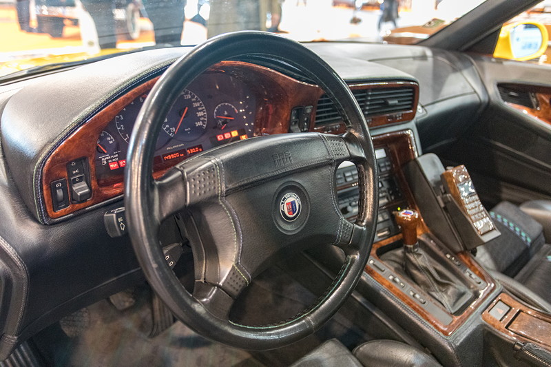 BMW Alpina B12 5,7 (Modell E31), Cockpit mit aufpreispflichtigem, erweitertem Edelholz-Dekor