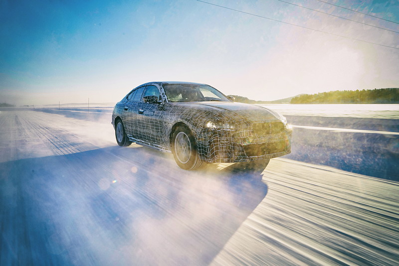 Der BMW i4 im Winterfahrtest