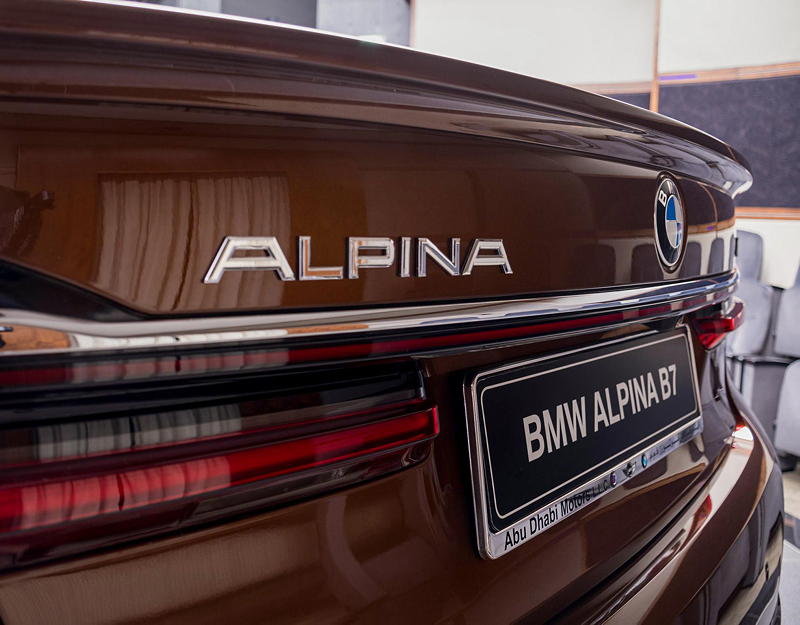BMW Alpina B7 BiTurbo in Chestnut Bronze metallic, Alpina Schriftzug und Heckspoiler am Heck