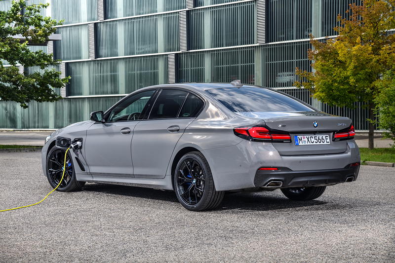 Die neue BMW 545e xDrive Limousine.