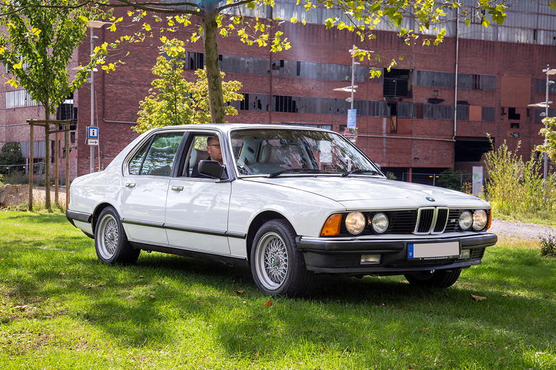 BMW 745i (E23) mit seinem Besitzer Christian ('s2000silber') am Steuer.